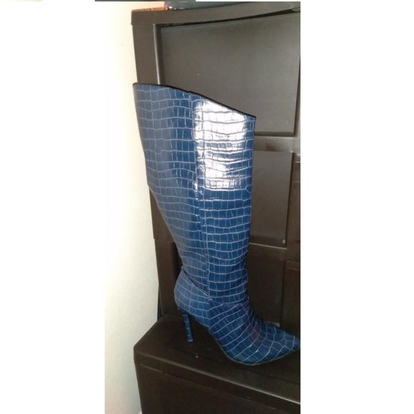 Blue heeled boots. Pointed-toe boot w/ stiletto heel. High heels. Winter or Fall - Picture 8 of 15